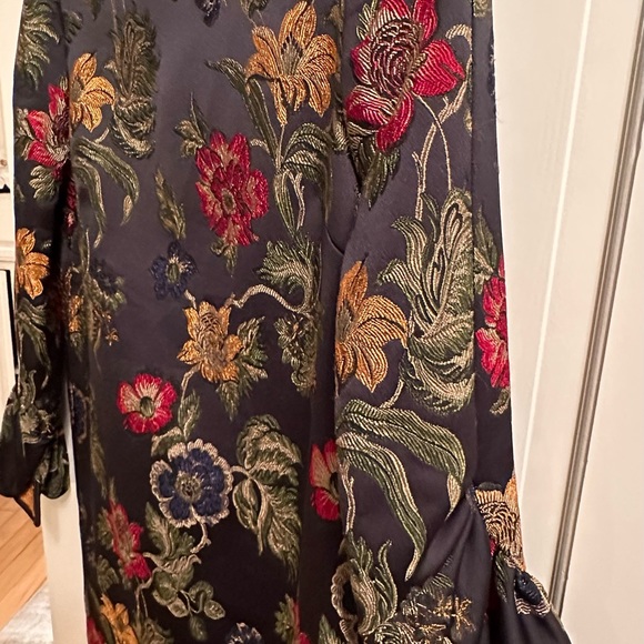 NWT Rosetta Getty
Long-Sleeve Floral-Jacquard Stretch Satin Shift dress size… - Picture 4 of 13